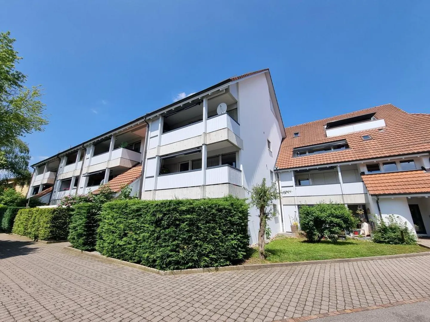 Renovated 2.5 Room Apartment - Photo 1 of 5