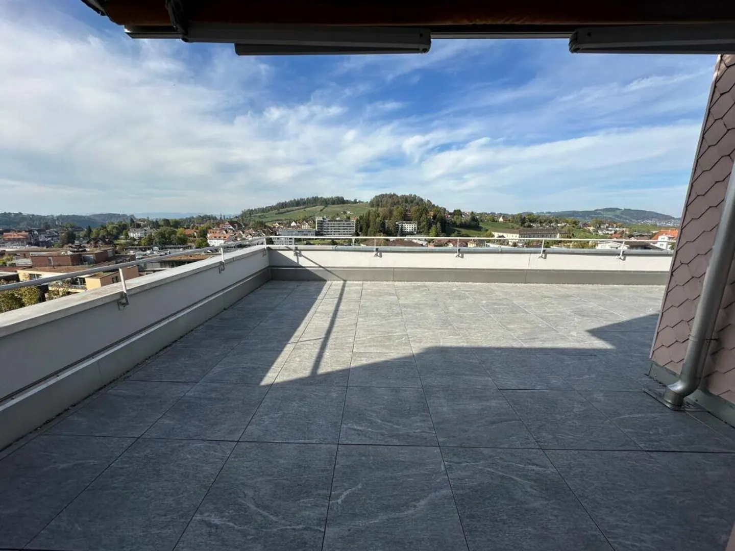 Bella e accogliente appartamento di 3,5 stanze con una grande terrazza - Foto 6 di 16