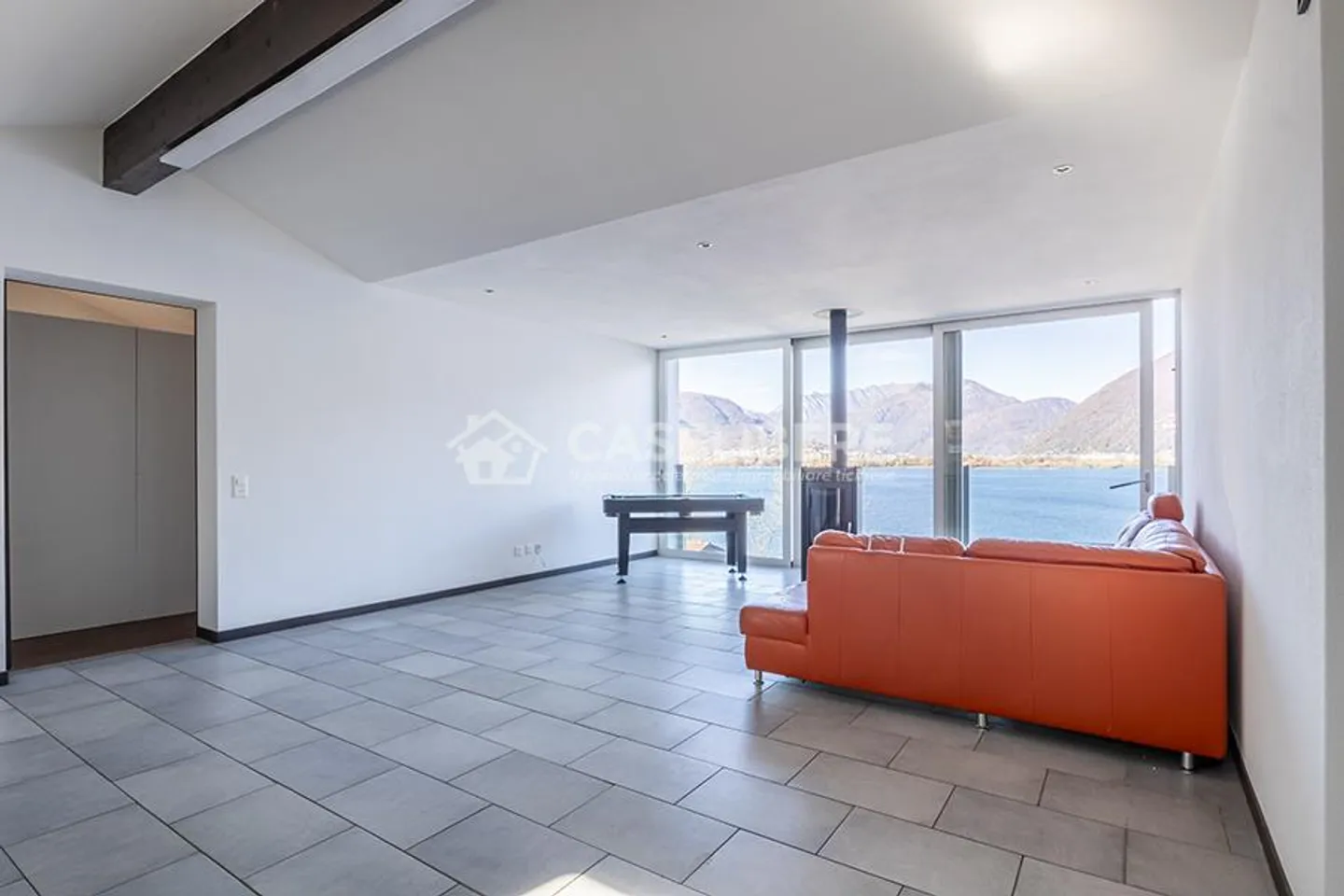 INCANTEVOLE ATTICO CON VISTA LAGO A PIAZZOGNA - Foto 2 di 19