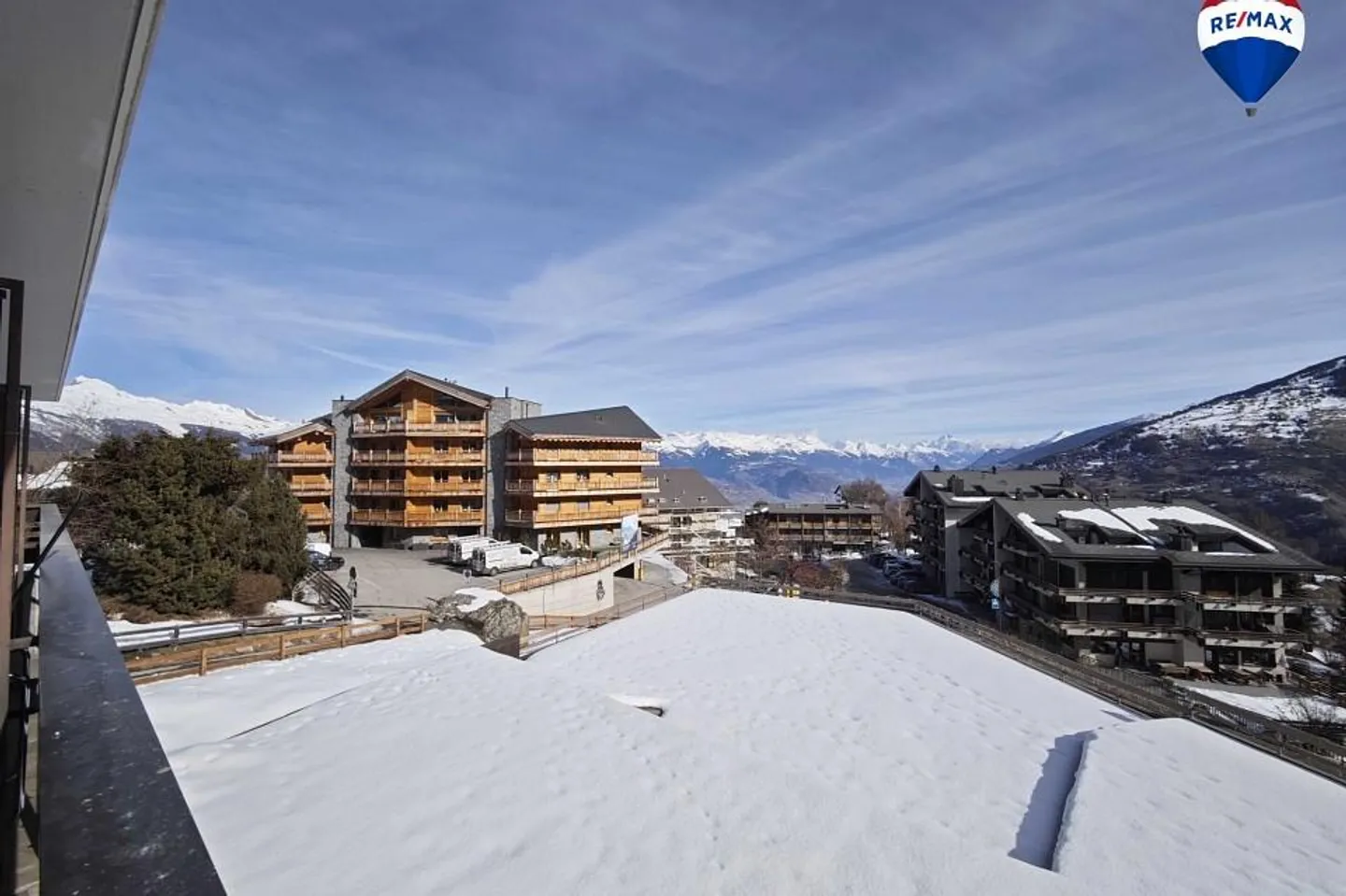 Sunrise-oriented studio - Photo 9 of 12