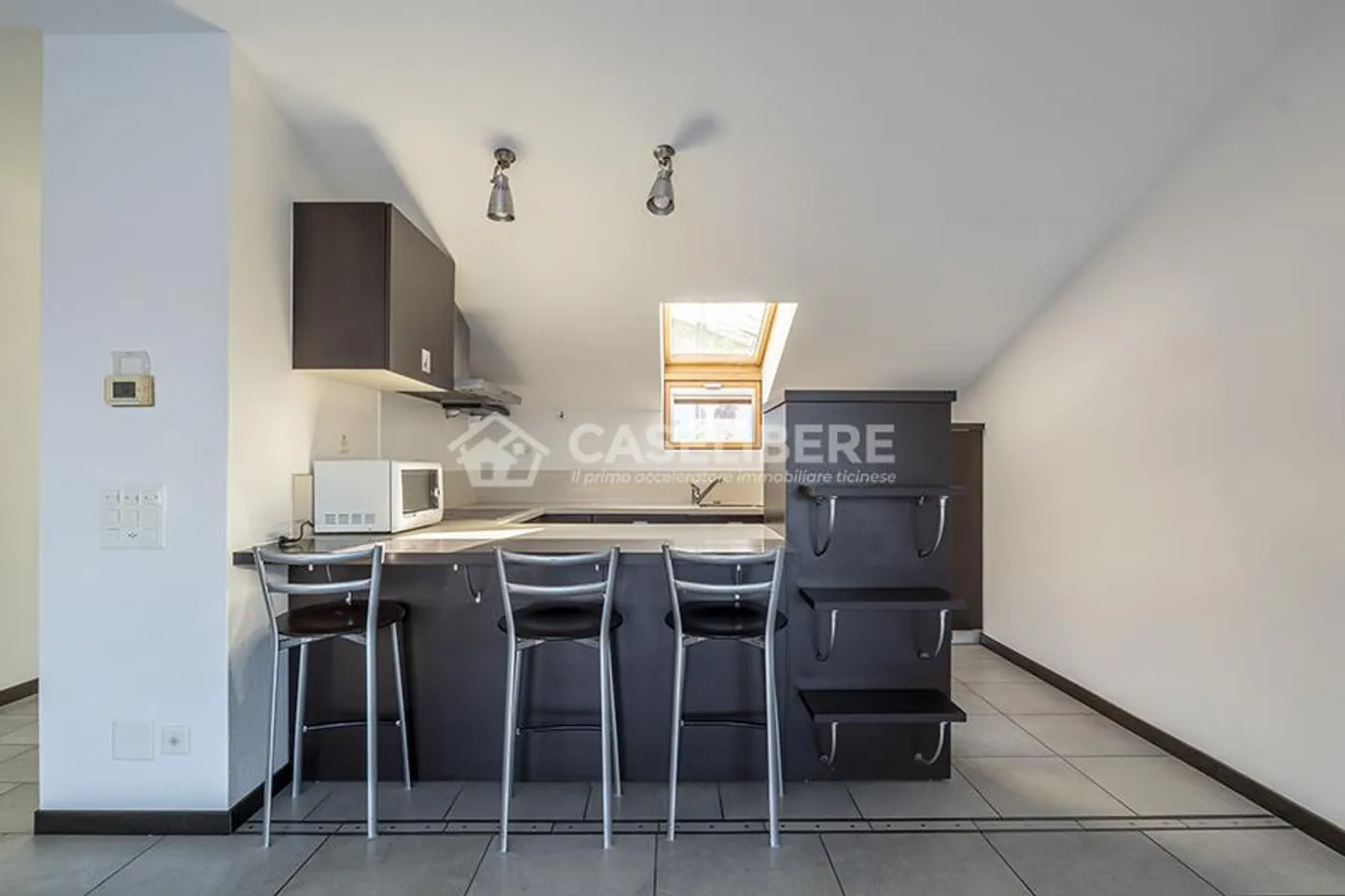 INCANTEVOLE ATTICO CON VISTA LAGO A PIAZZOGNA - Foto 6 di 19