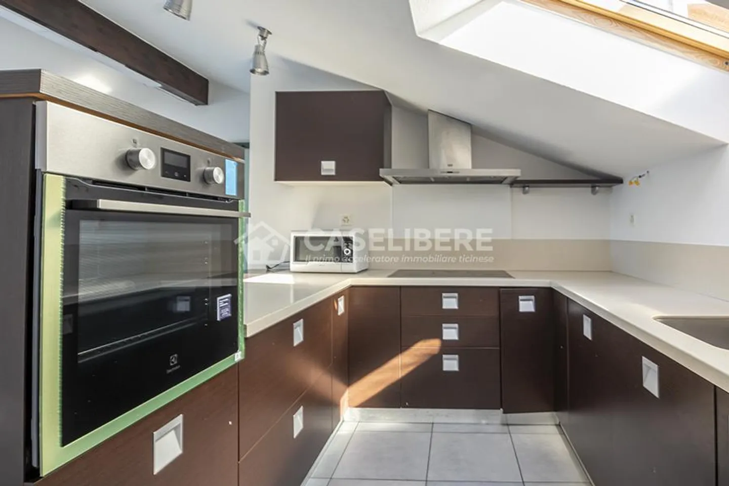 INCANTEVOLE ATTICO CON VISTA LAGO A PIAZZOGNA - Foto 7 di 19