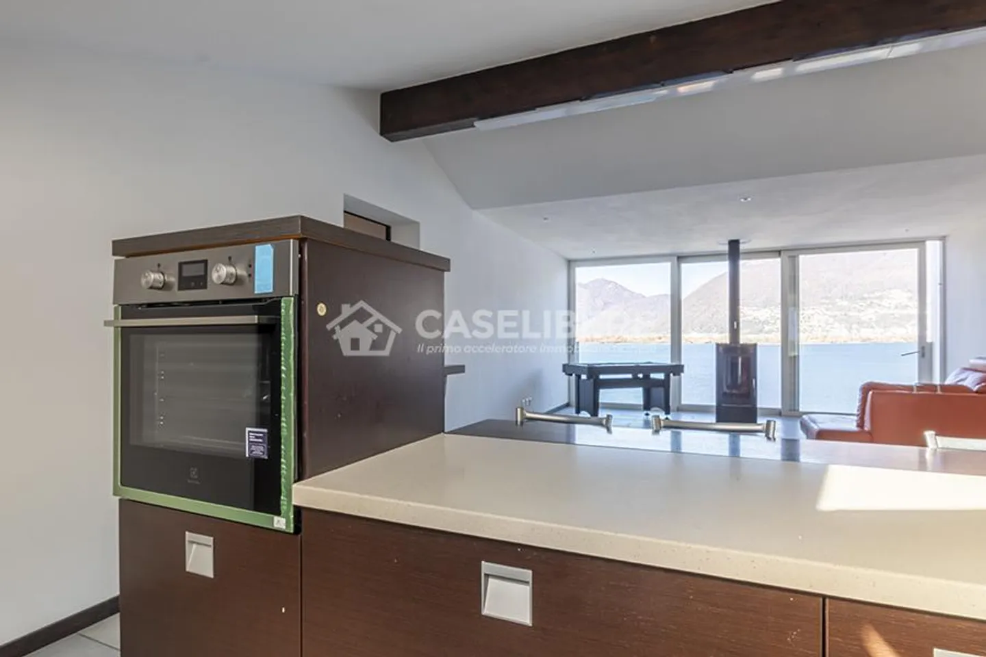 INCANTEVOLE ATTICO CON VISTA LAGO A PIAZZOGNA - Foto 8 di 19