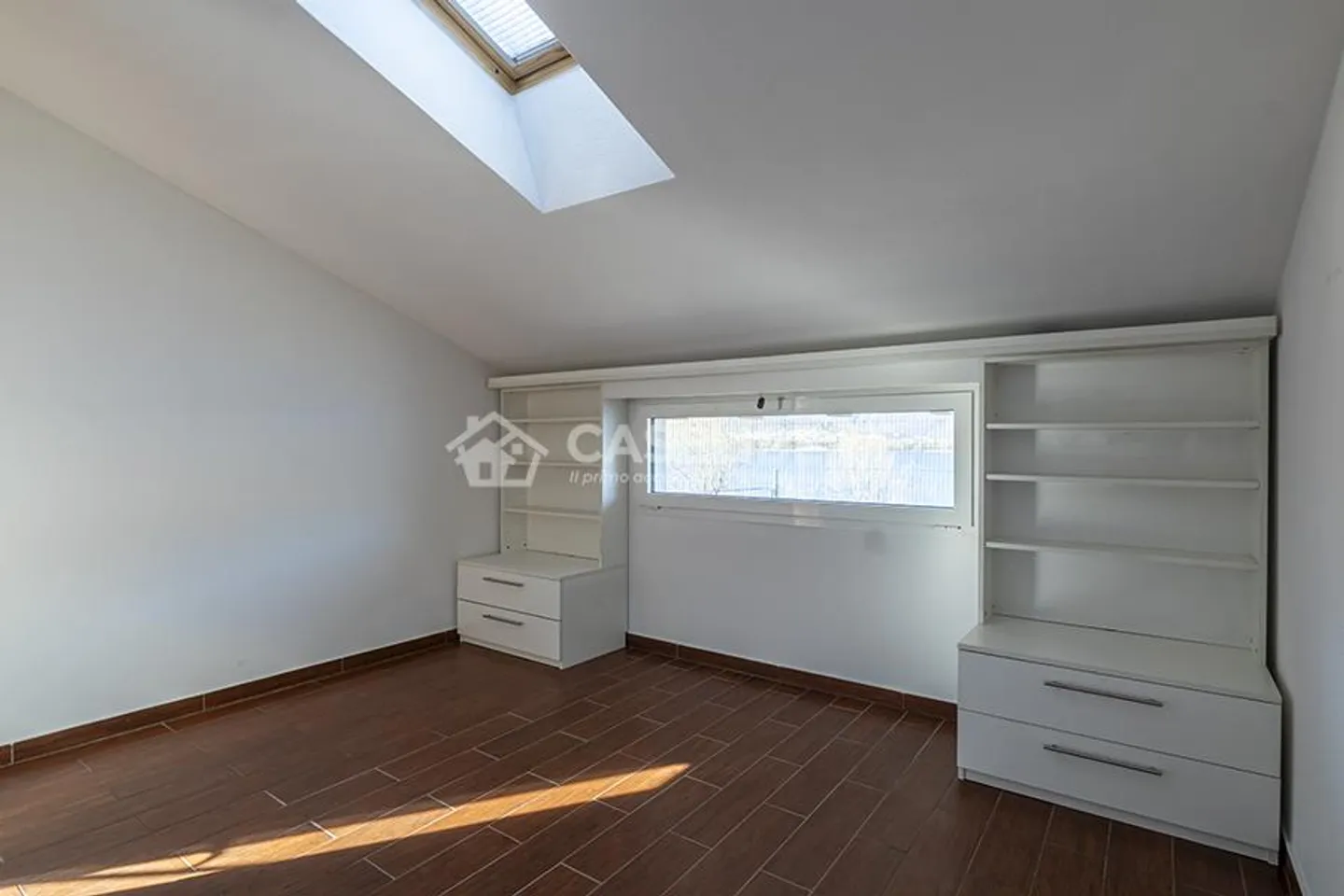 INCANTEVOLE ATTICO CON VISTA LAGO A PIAZZOGNA - Foto 13 di 19