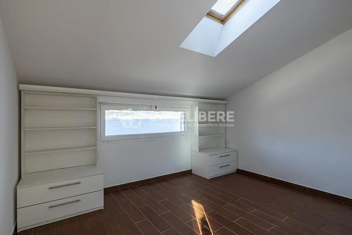 INCANTEVOLE ATTICO CON VISTA LAGO A PIAZZOGNA - Foto 14 di 19