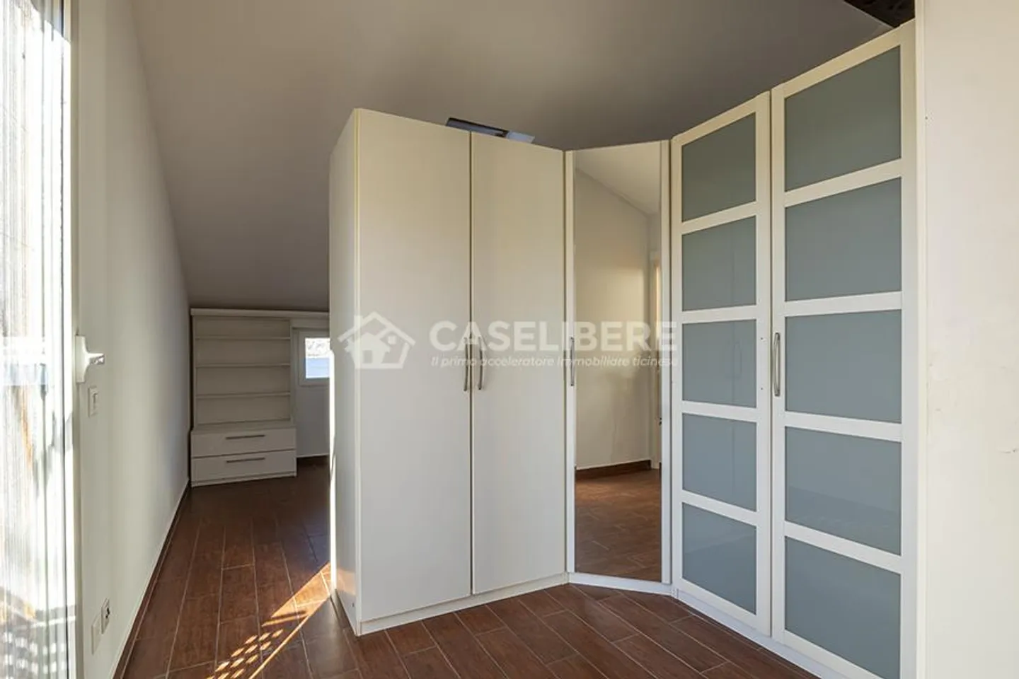 INCANTEVOLE ATTICO CON VISTA LAGO A PIAZZOGNA - Foto 15 di 19