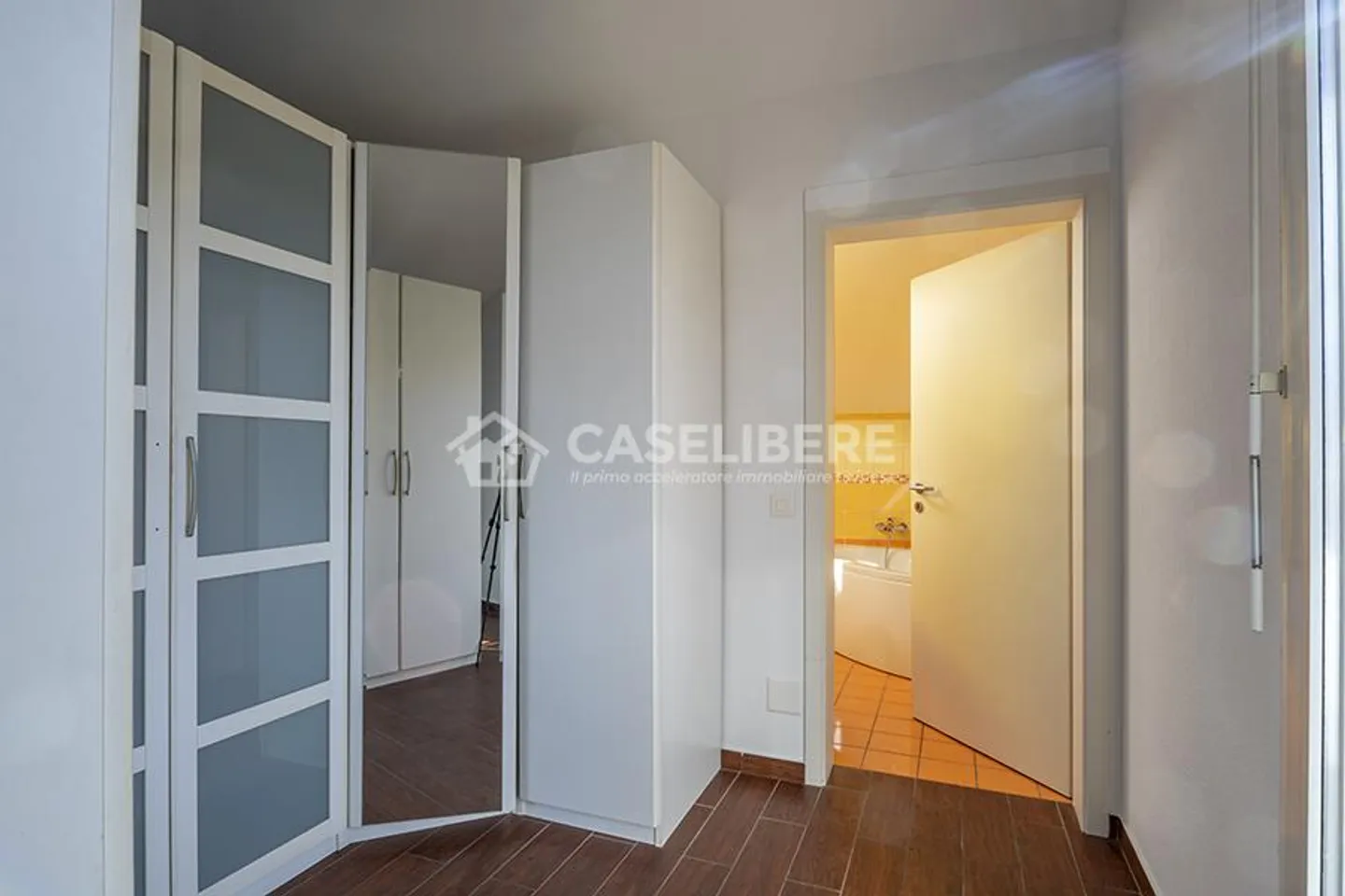 INCANTEVOLE ATTICO CON VISTA LAGO A PIAZZOGNA - Foto 16 di 19