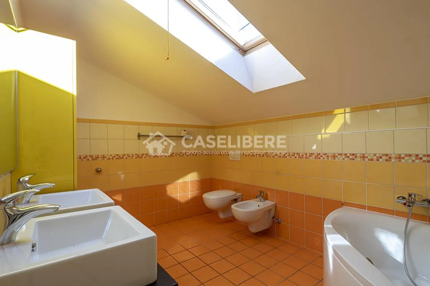 INCANTEVOLE ATTICO CON VISTA LAGO A PIAZZOGNA - Foto 17 di 19