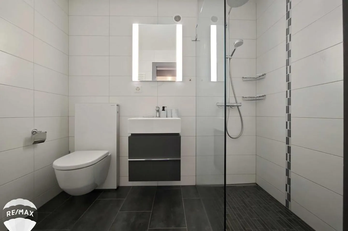 Sunrise-oriented studio - Photo 7 of 12