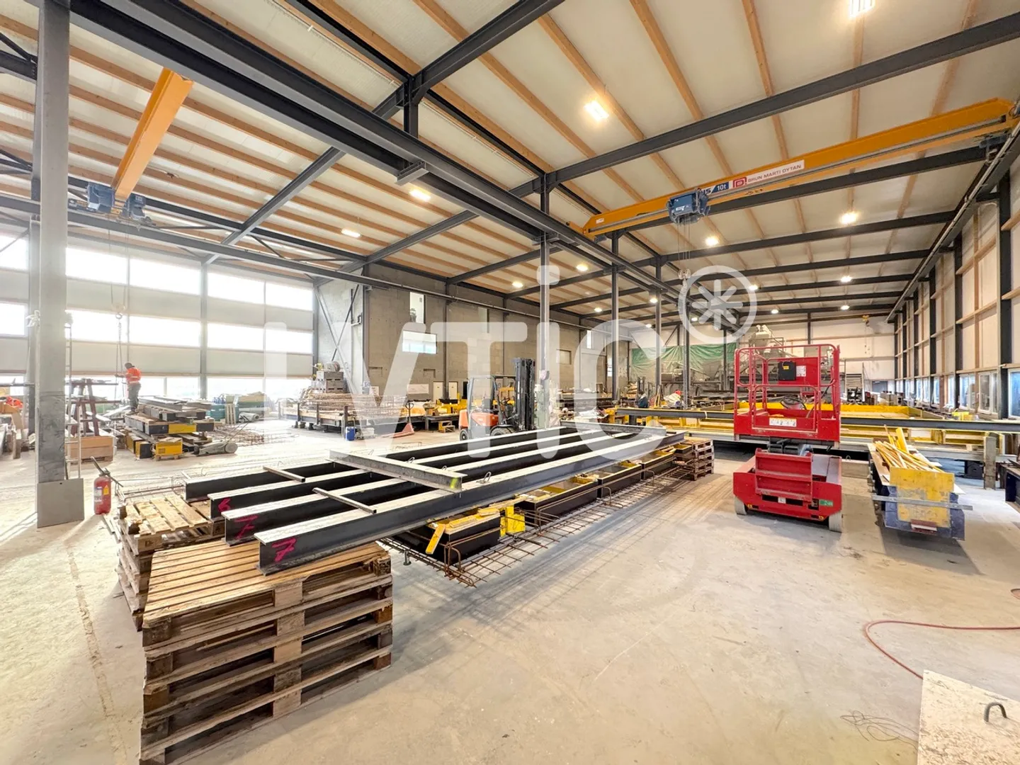 Capannone industriale di 2300 m2 su un lotto di 4380 m2 in vendita ad Aigle - Foto 3 di 7
