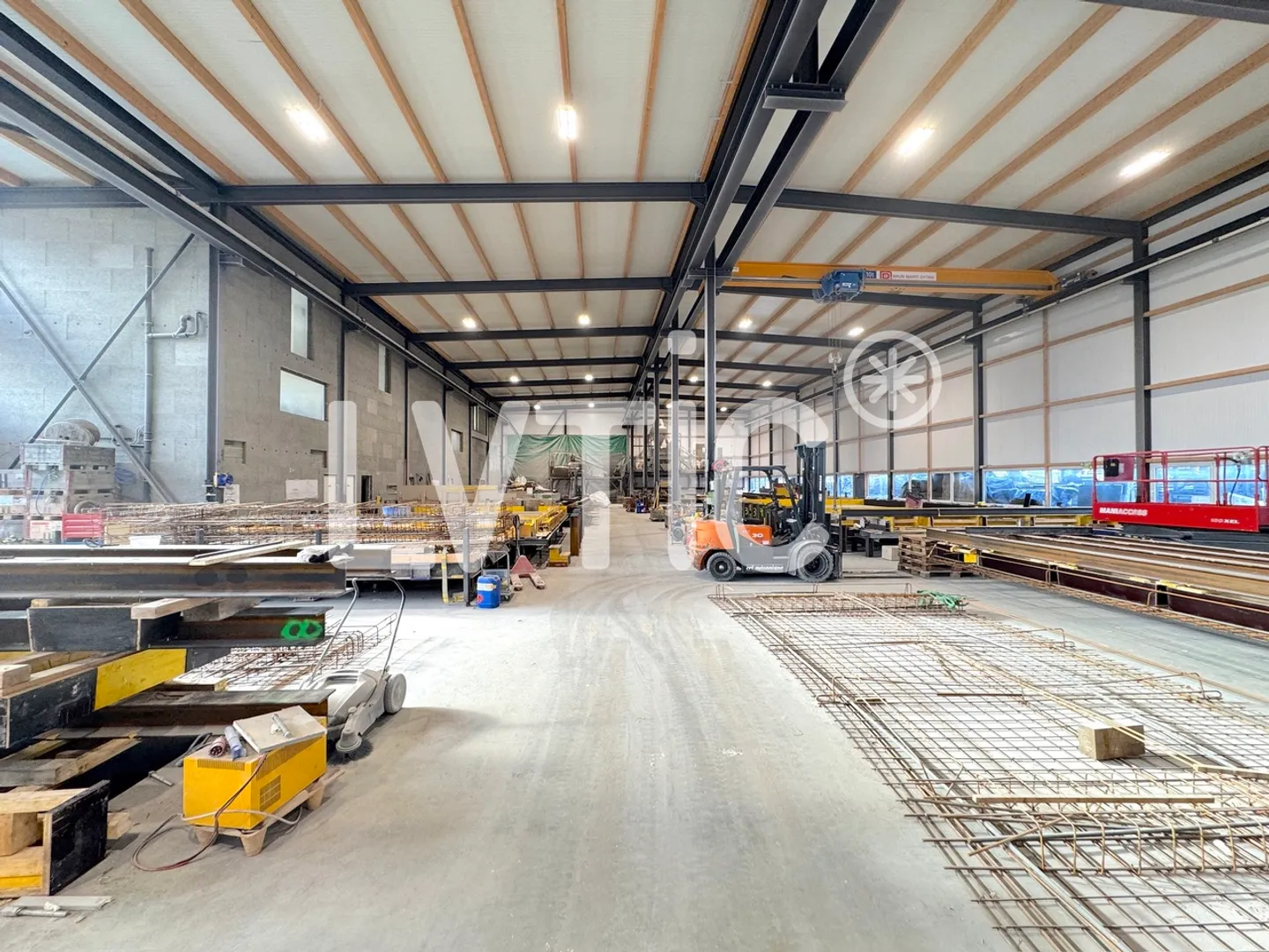 Capannone industriale di 2300 m2 su un lotto di 4380 m2 in vendita ad Aigle - Foto 4 di 7