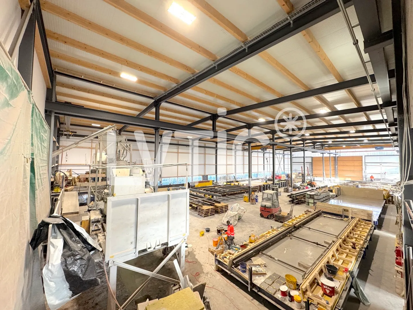 Capannone industriale di 2300 m2 su un lotto di 4380 m2 in vendita ad Aigle - Foto 5 di 7