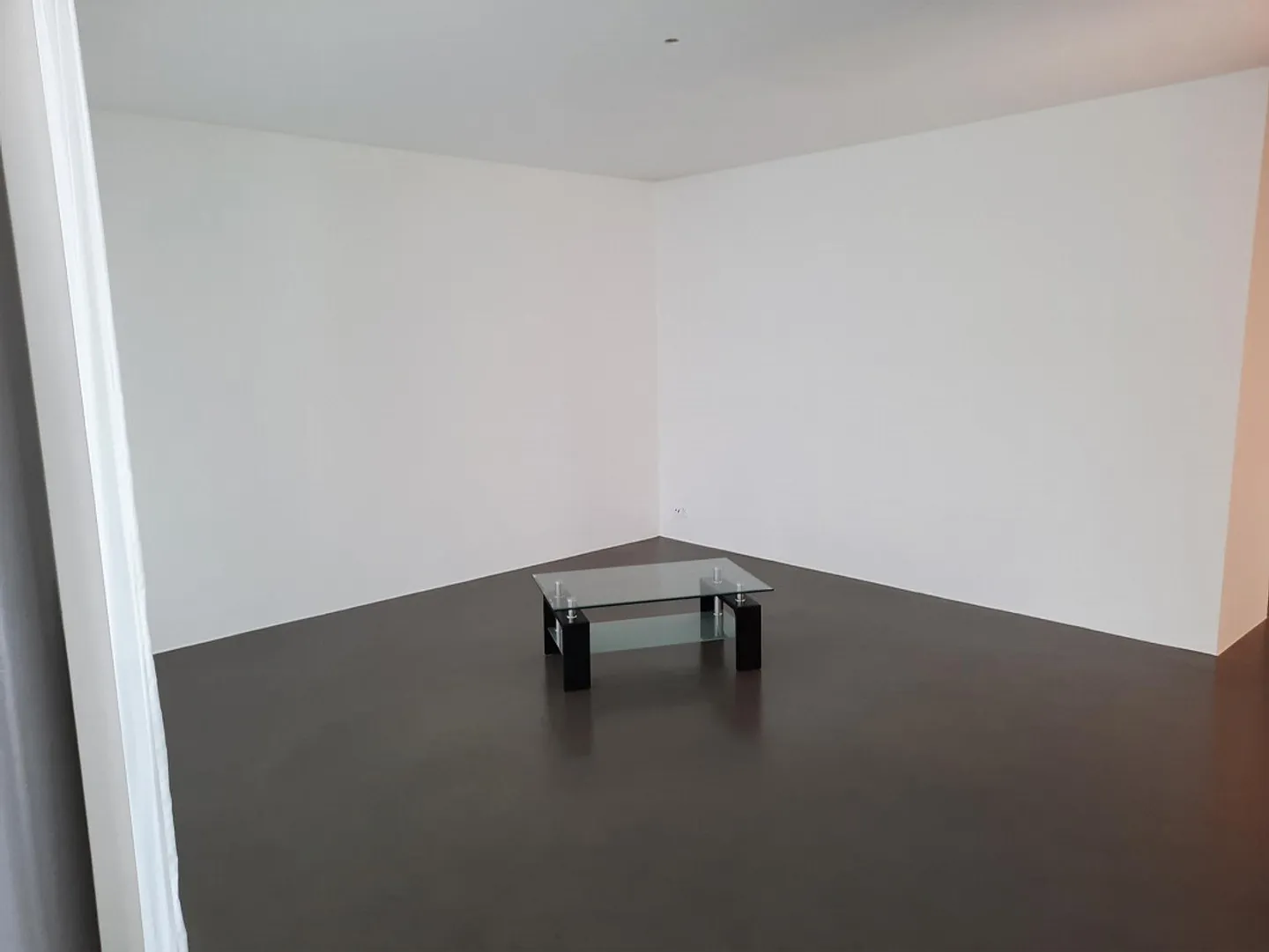 Moderne 3.5-Zimmer-Wohnung mit Balkon - Foto 3 von 9