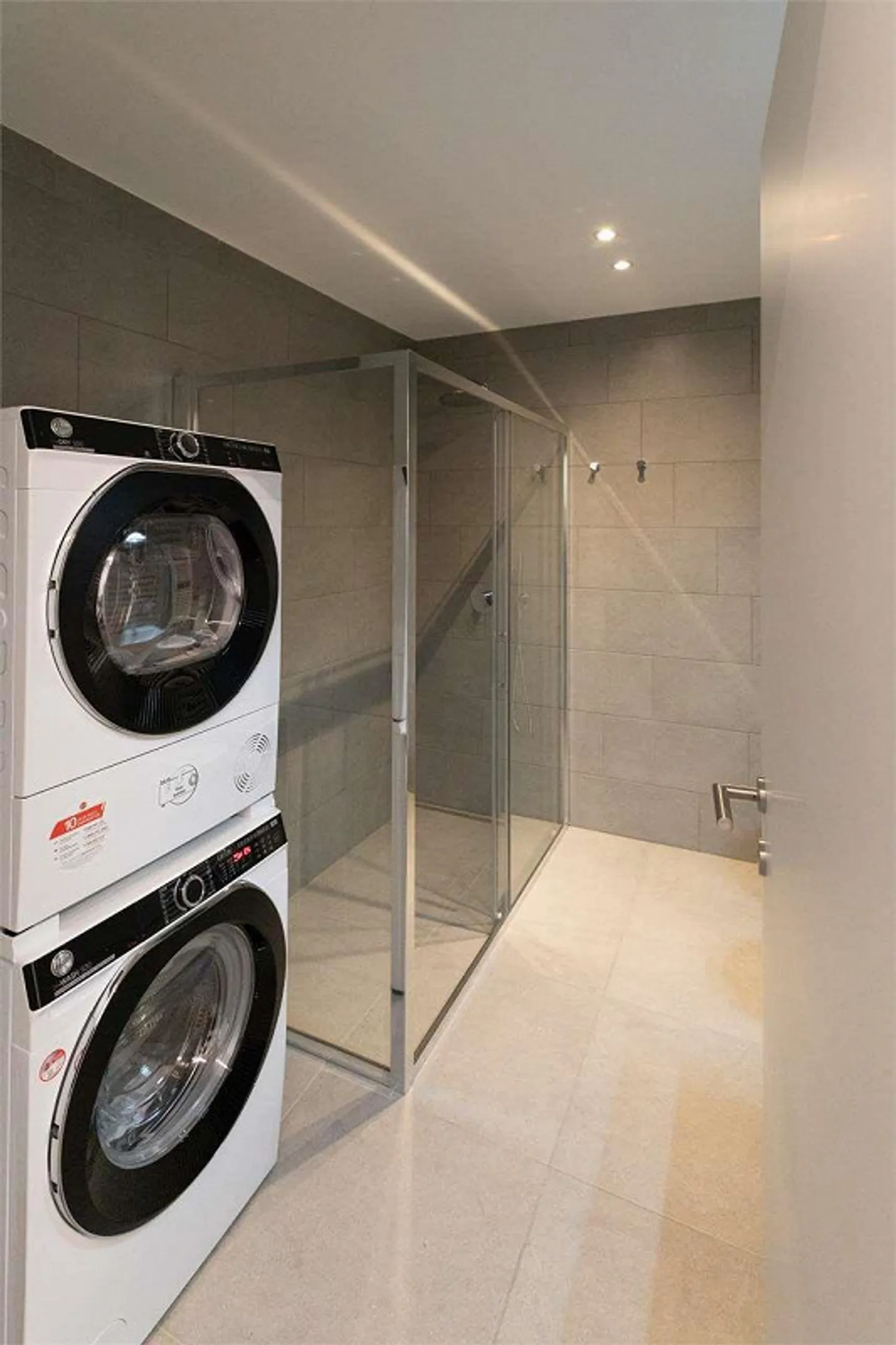 Bellinzona - Modern penthouse with large terrace - Photo 3 of 13