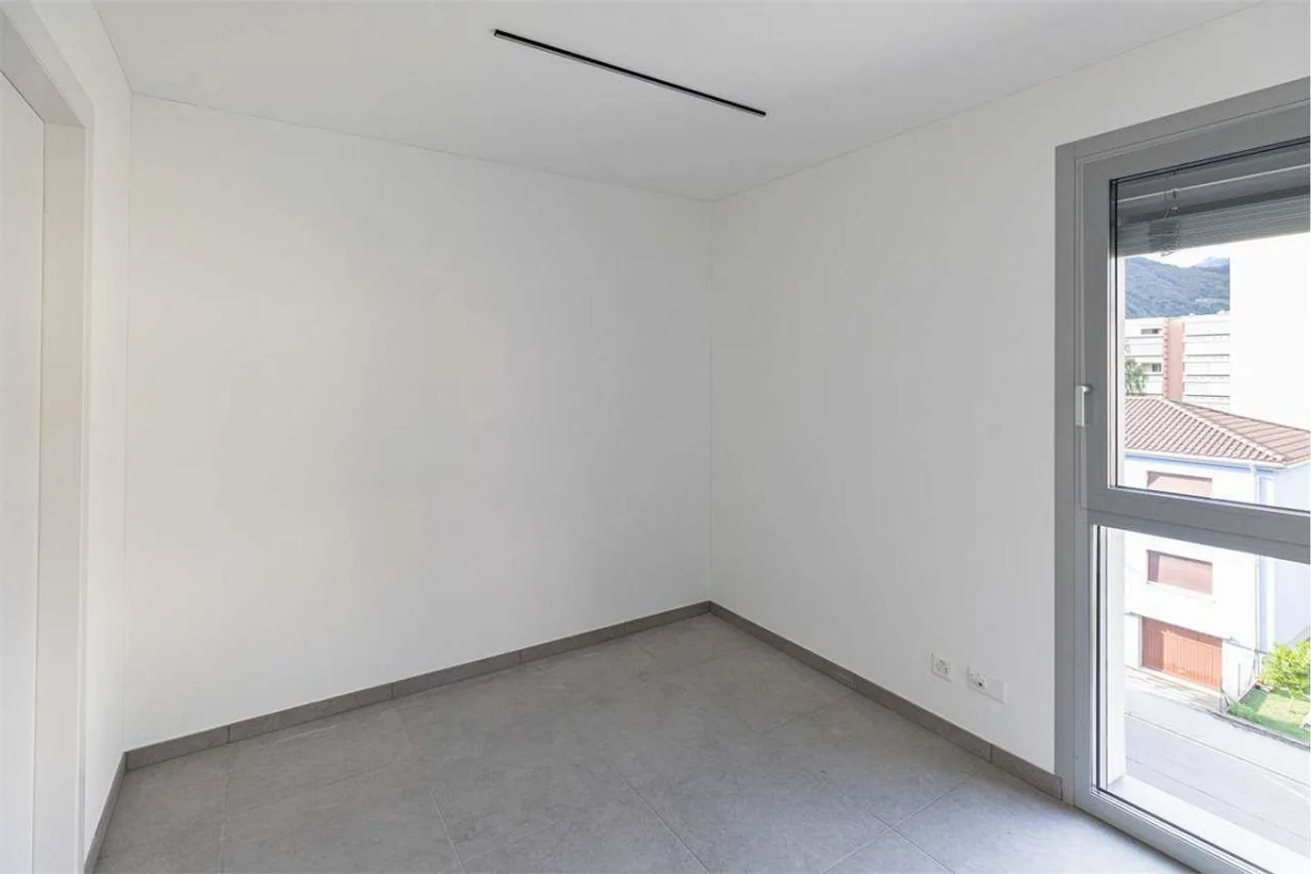 Bellinzona - Modern penthouse with large terrace - Photo 5 of 13