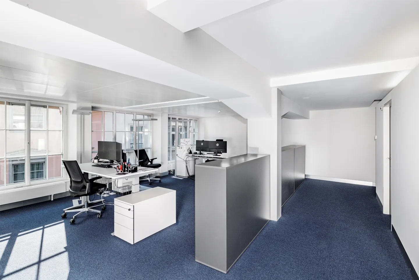 Bureaux dans un emplacement privilégié au centre-ville - Photo 3 sur 9