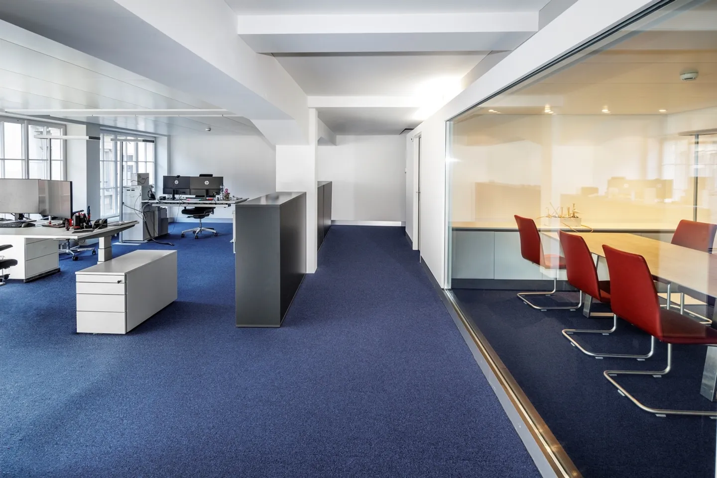 Bureaux dans un emplacement privilégié au centre-ville - Photo 4 sur 9