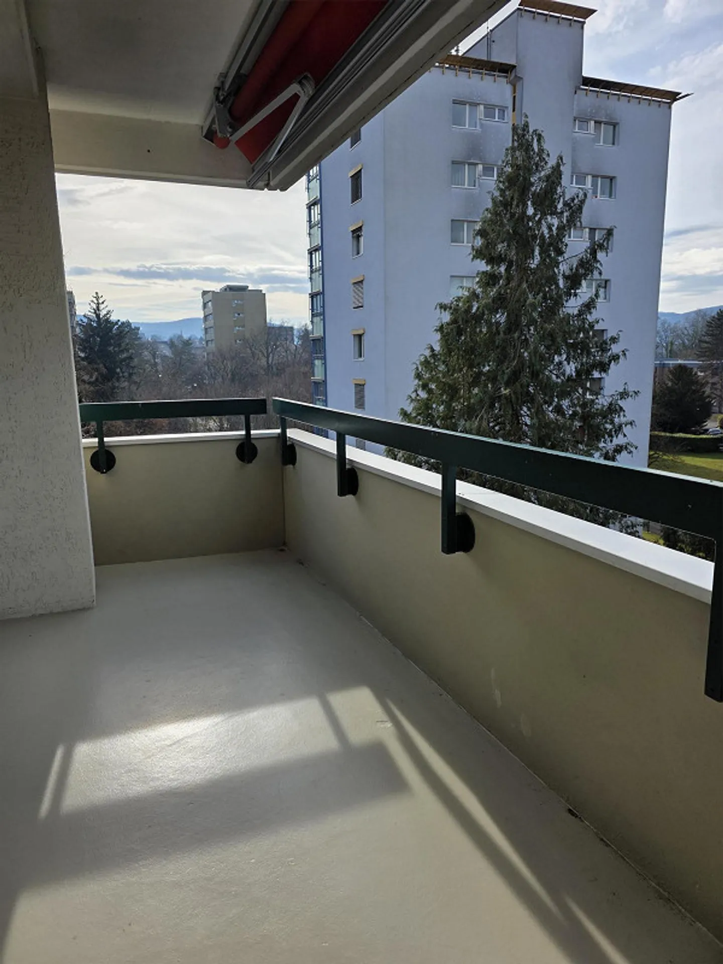 Hübsche 4-Zimmer-Whg mit toller Aussicht in Arlesheim (6.OG mit Lift) - Photo 1 of 14