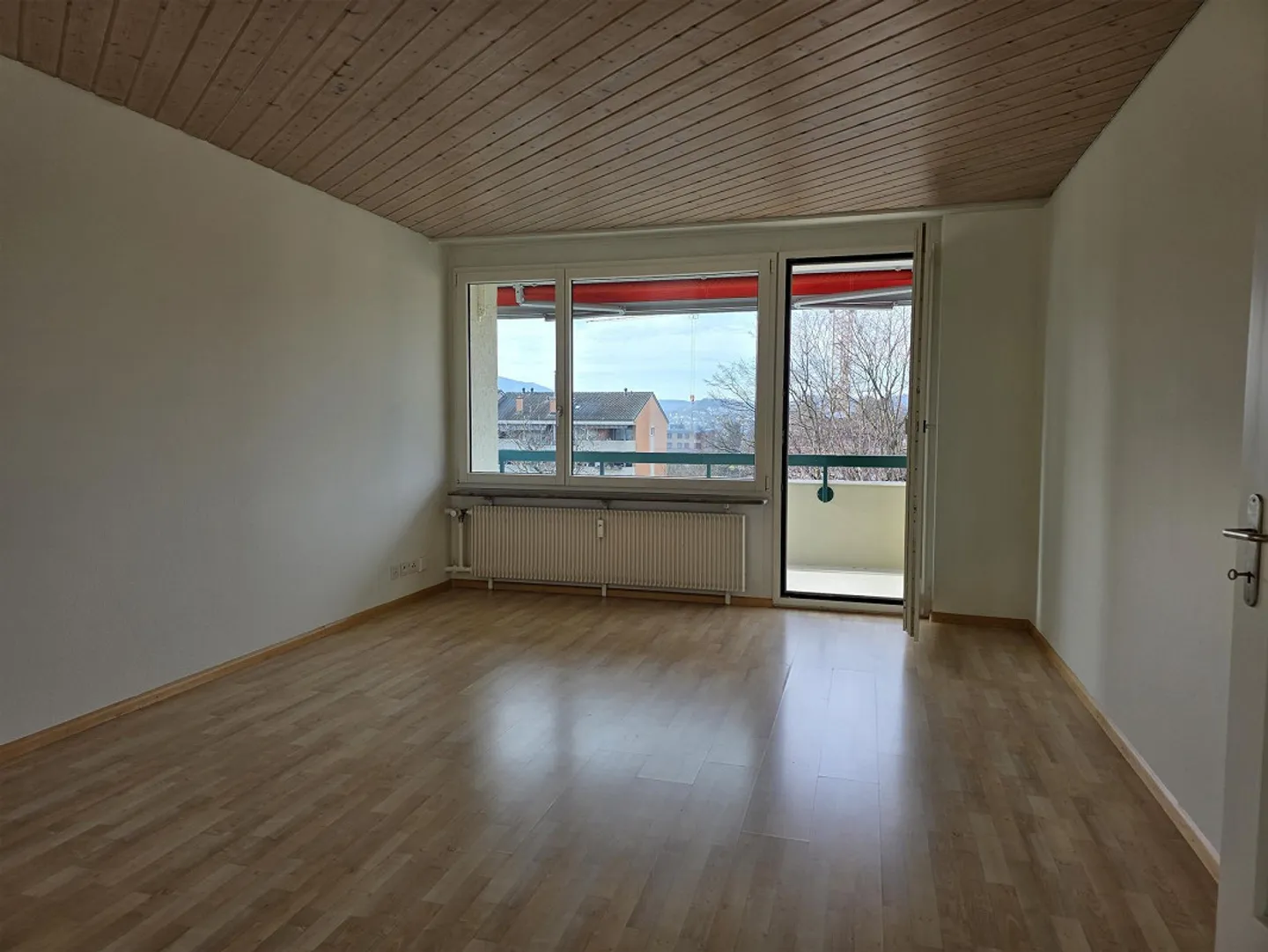 Hübsche 4-Zimmer-Whg mit toller Aussicht in Arlesheim (6.OG mit Lift) - Photo 5 of 14