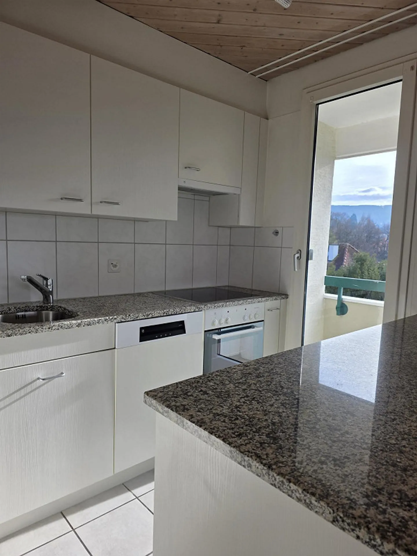 Hübsche 4-Zimmer-Whg mit toller Aussicht in Arlesheim (6.OG mit Lift) - Photo 7 of 14