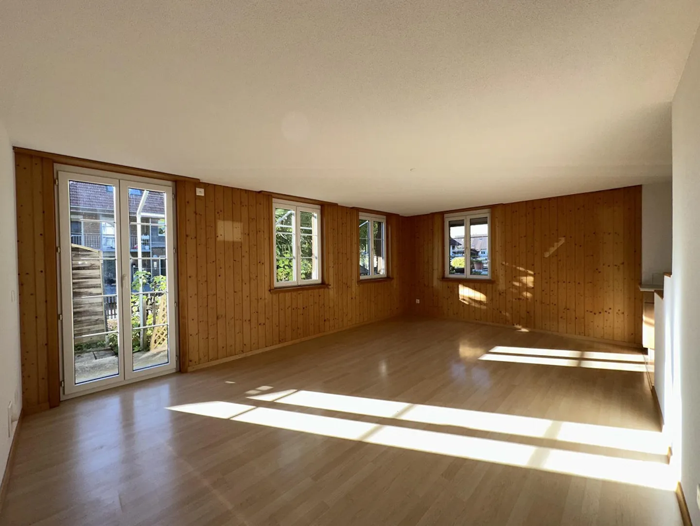 Charming 3.5-room apartment with terrace in Rapperswil/BE - Photo 4 of 12