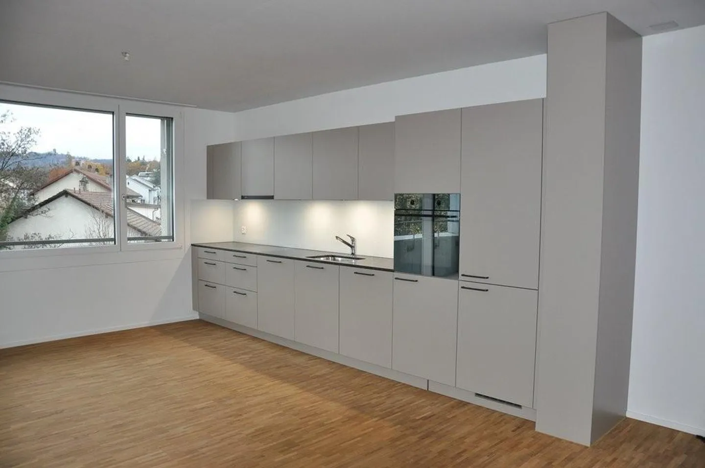 Modern Living Near Europaplatz - Photo 2 of 8