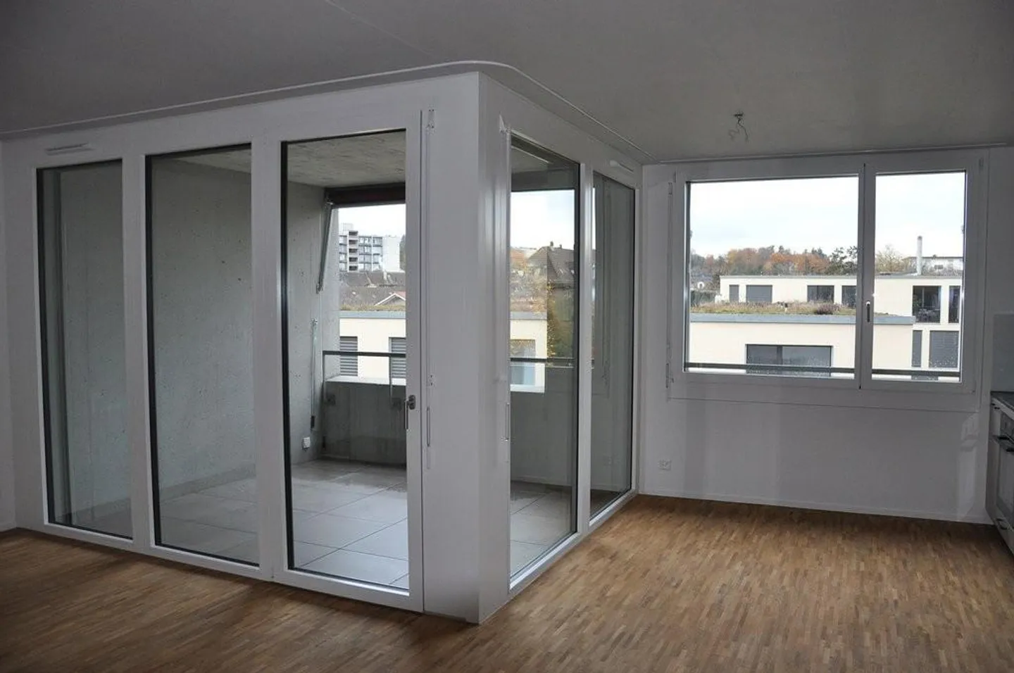 Modern Living Near Europaplatz - Photo 4 of 8