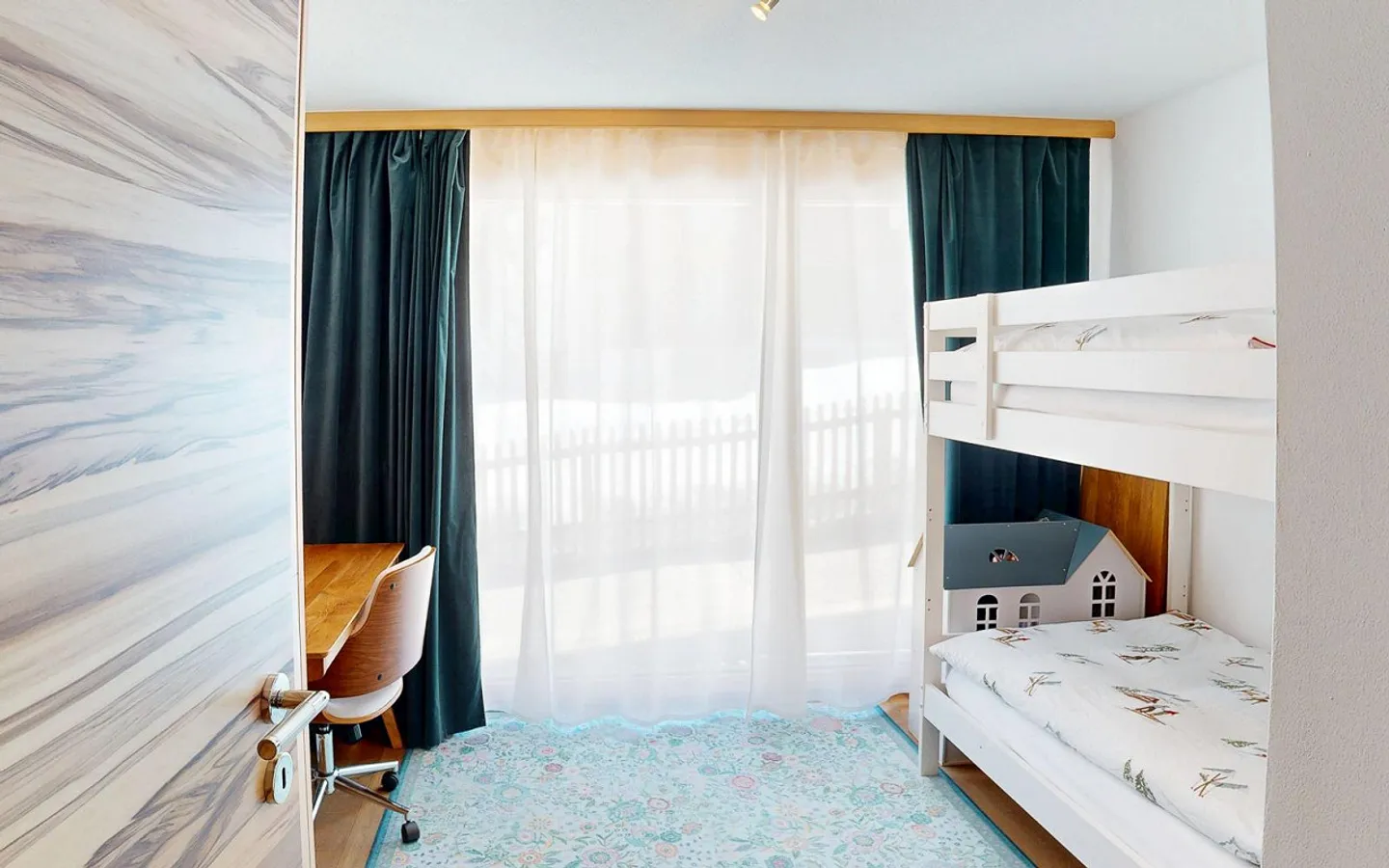 Modern 3.5-room apartment in Zermatt - Quiet location on the edge of the forest - Photo 9 of 11