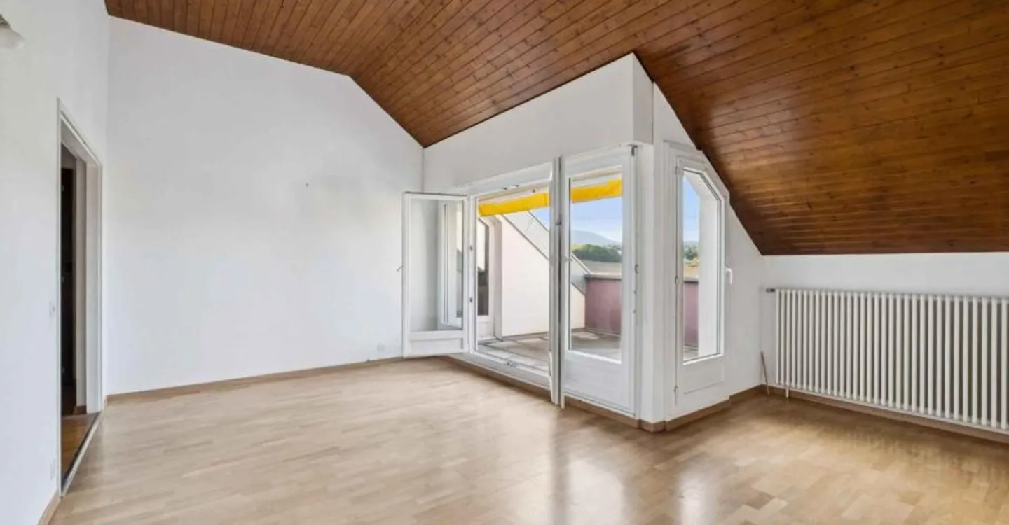 Exklusiv in Perly-Certoux: 4-Zimmer-Wohnung mit zwei Außenbereichen - Foto 3 von 10
