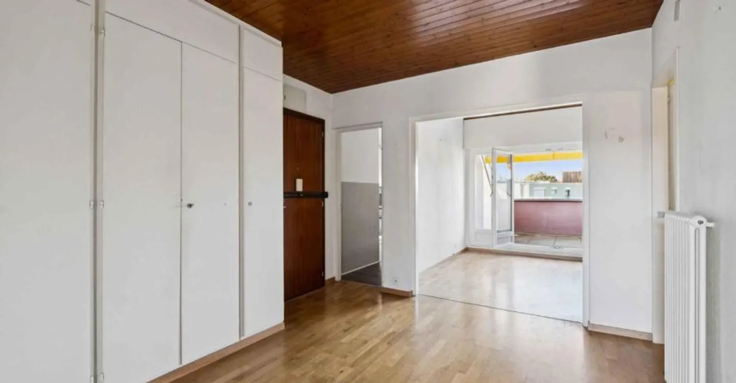 Exklusiv in Perly-Certoux: 4-Zimmer-Wohnung mit zwei Außenbereichen - Foto 4 von 10