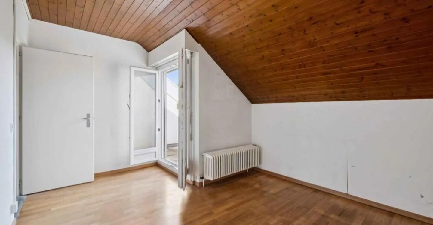Exklusiv in Perly-Certoux: 4-Zimmer-Wohnung mit zwei Außenbereichen - Foto 8 von 10