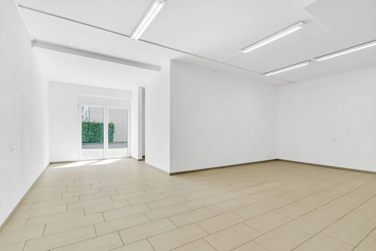 Bureau/atelier spacieux et lumineux à louer ! - Photo 3 sur 8