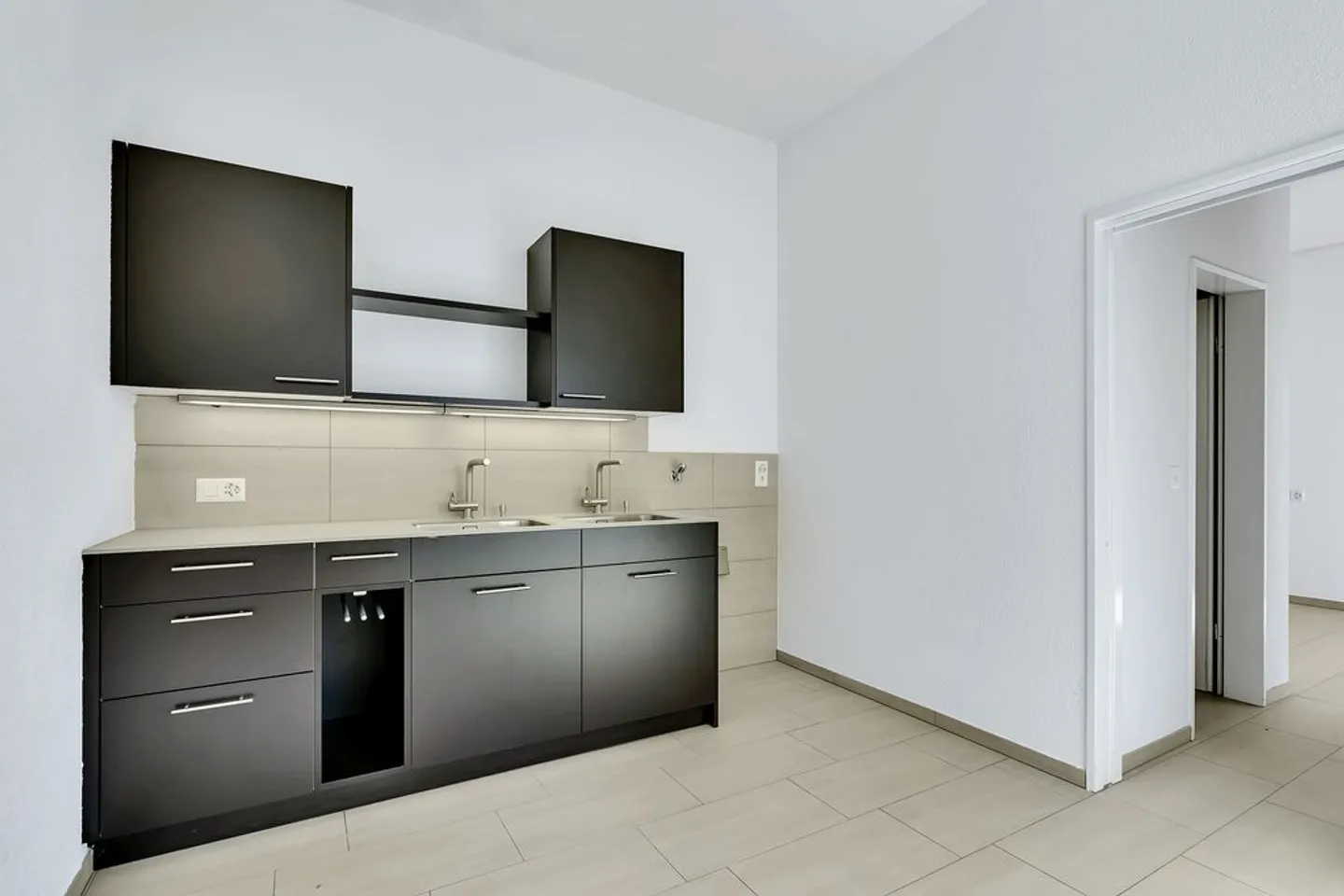 Bureau/atelier spacieux et lumineux à louer ! - Photo 7 sur 8