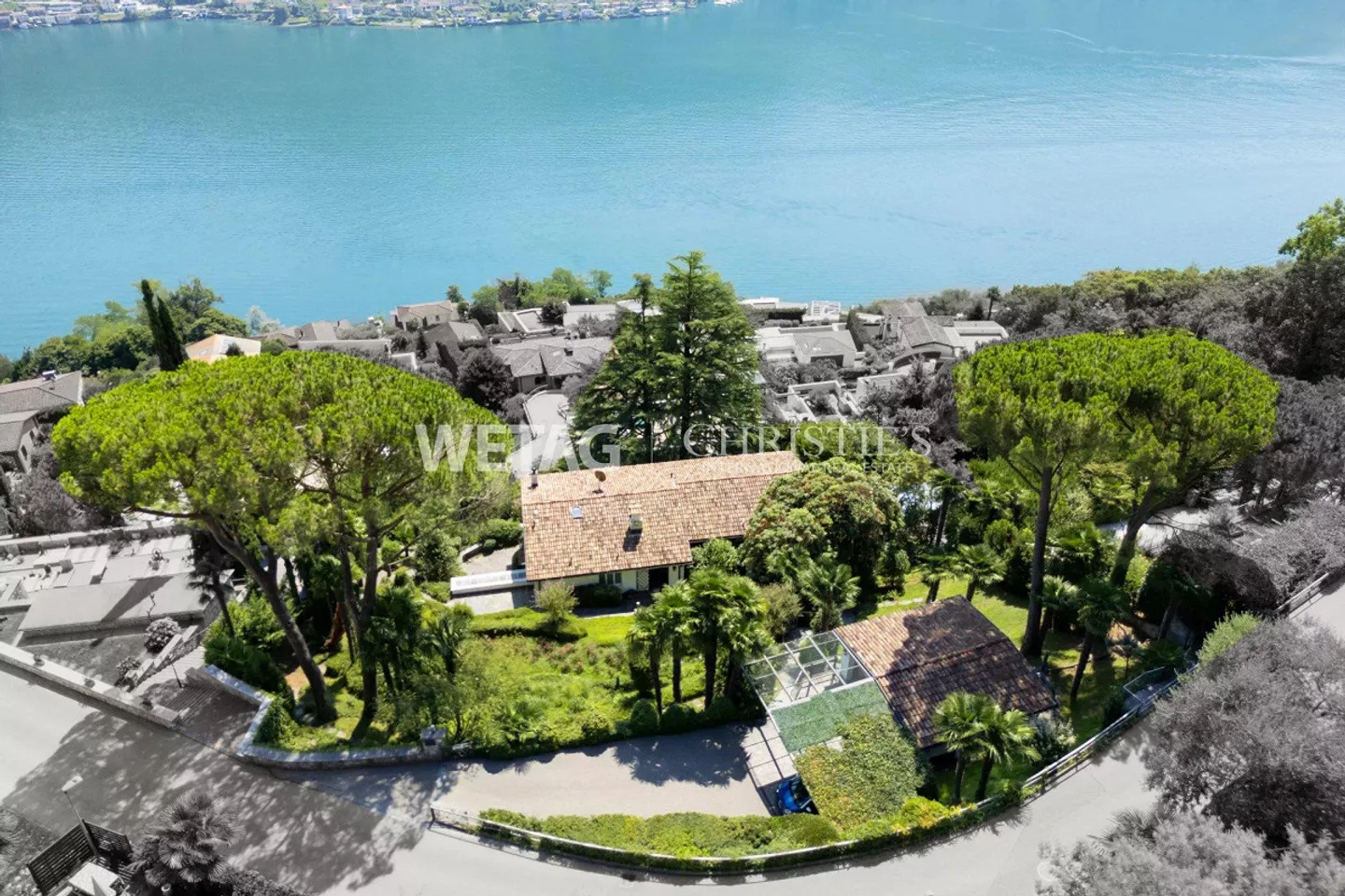 Elegante Villa mit Pool & Seeblick - Foto 1 von 13