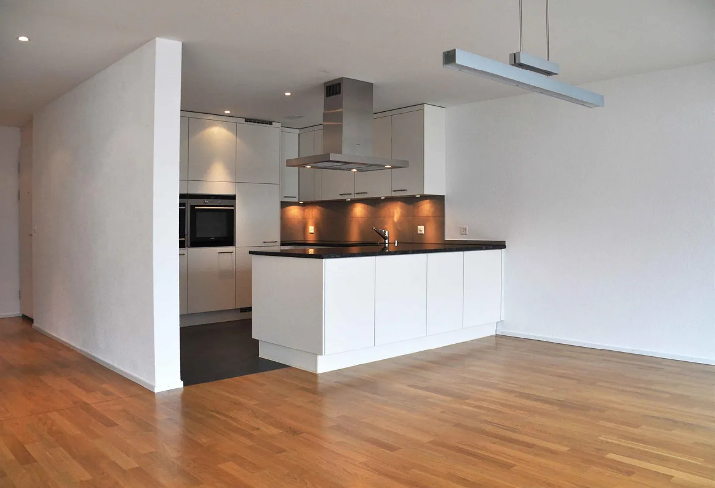 Moderne 4.5-Zimmer-Attikawohnung - Foto 1 von 15