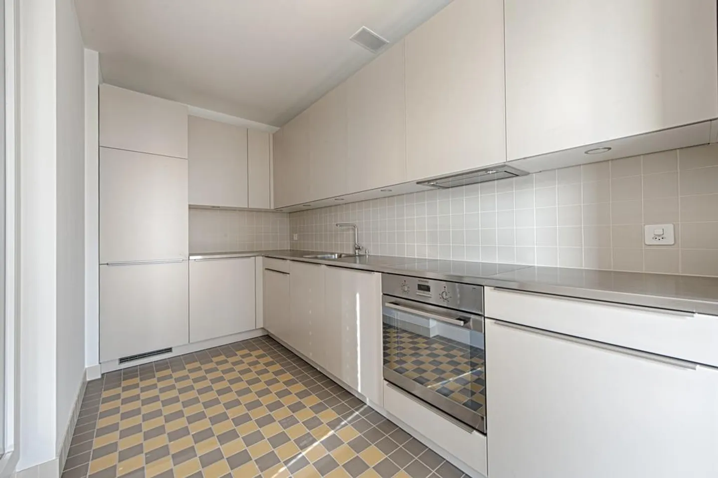 RENT WITHOUT DEPOSIT - Urban Living in a Privileged Location - Photo 2 of 8