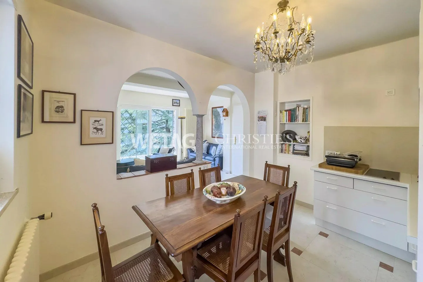 Elegante Villa mit Pool & Seeblick - Foto 10 von 13