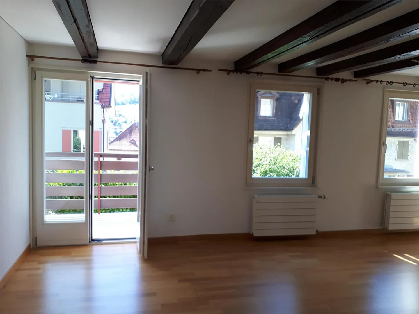 Beautiful and bright 3.5-room apartment in the village - Photo 3 of 17
