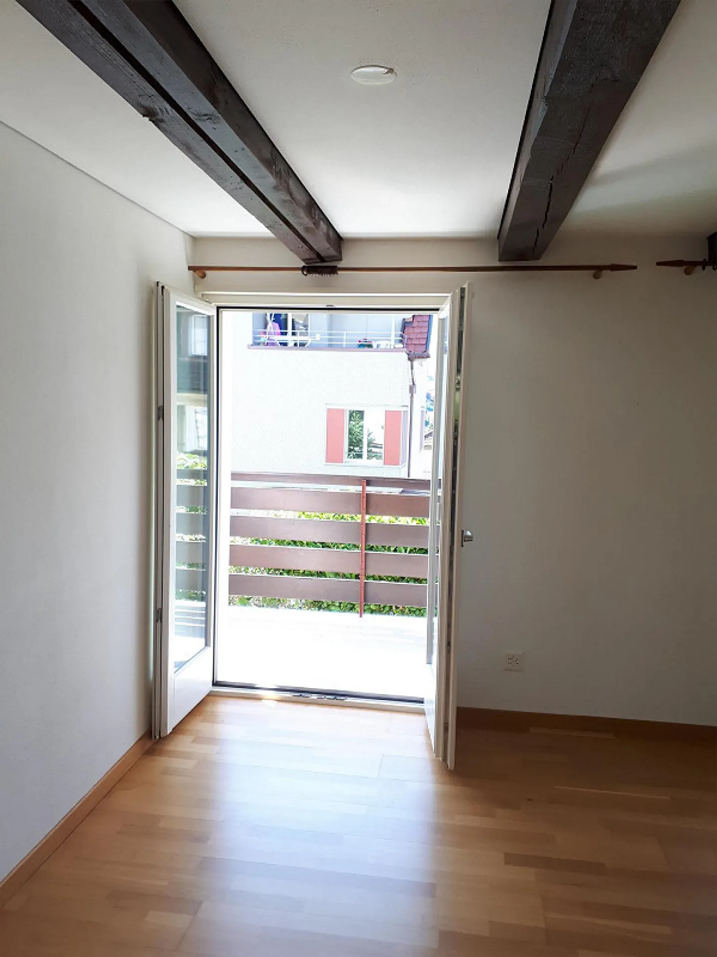 Beautiful and bright 3.5-room apartment in the village - Photo 4 of 17