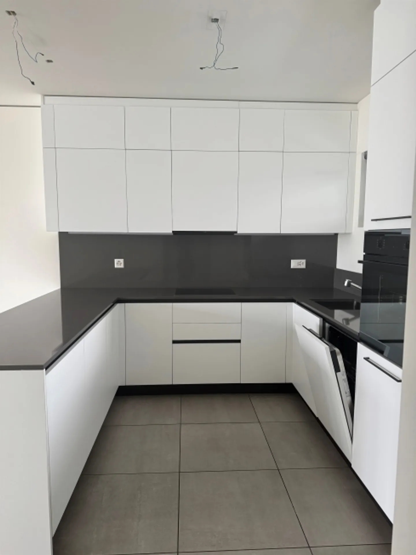 Moderne appartement duplex de 3,5 pièces avec vue sur les châteaux - Photo 2 sur 7