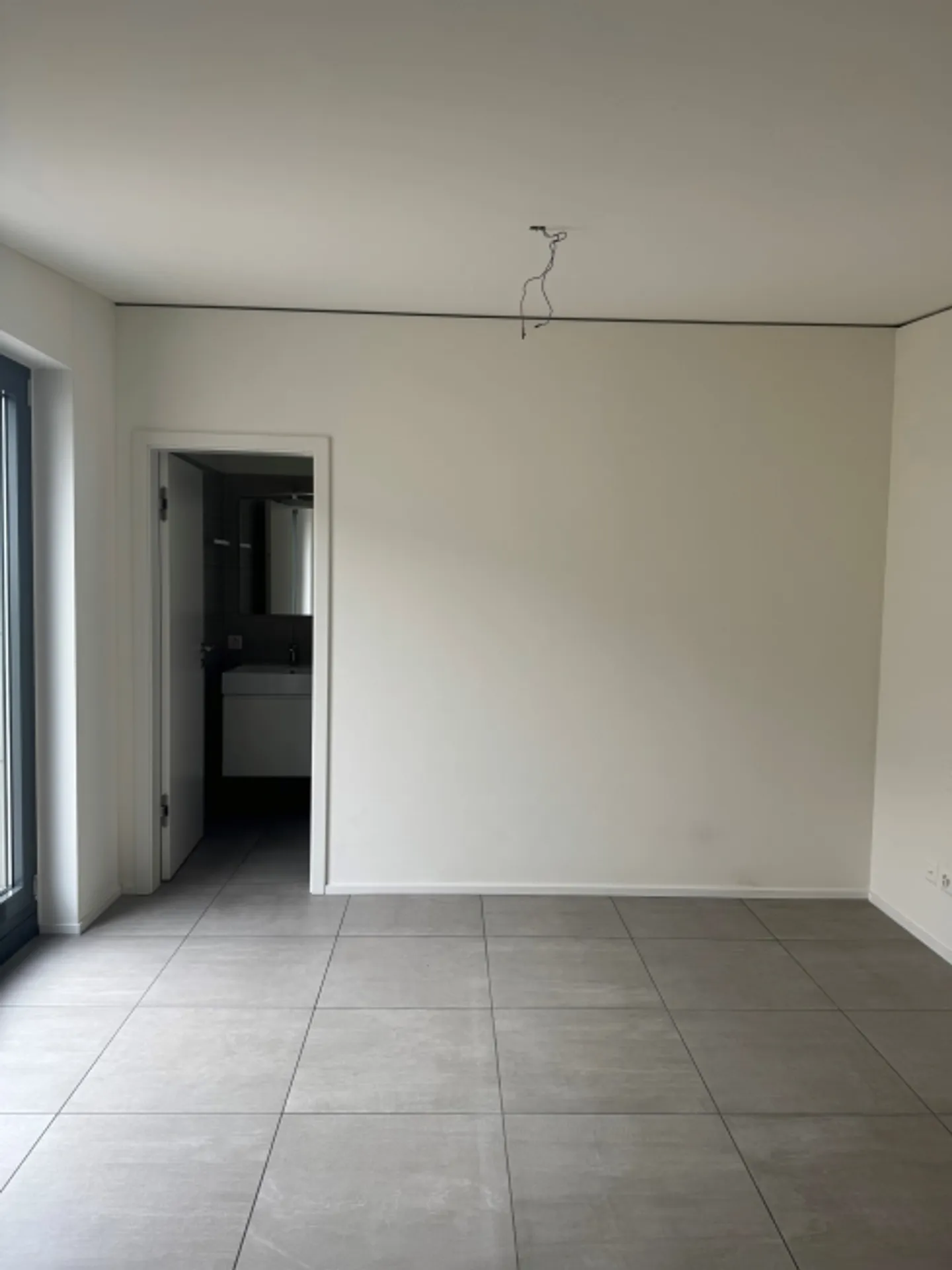 Moderne appartement duplex de 3,5 pièces avec vue sur les châteaux - Photo 4 sur 7