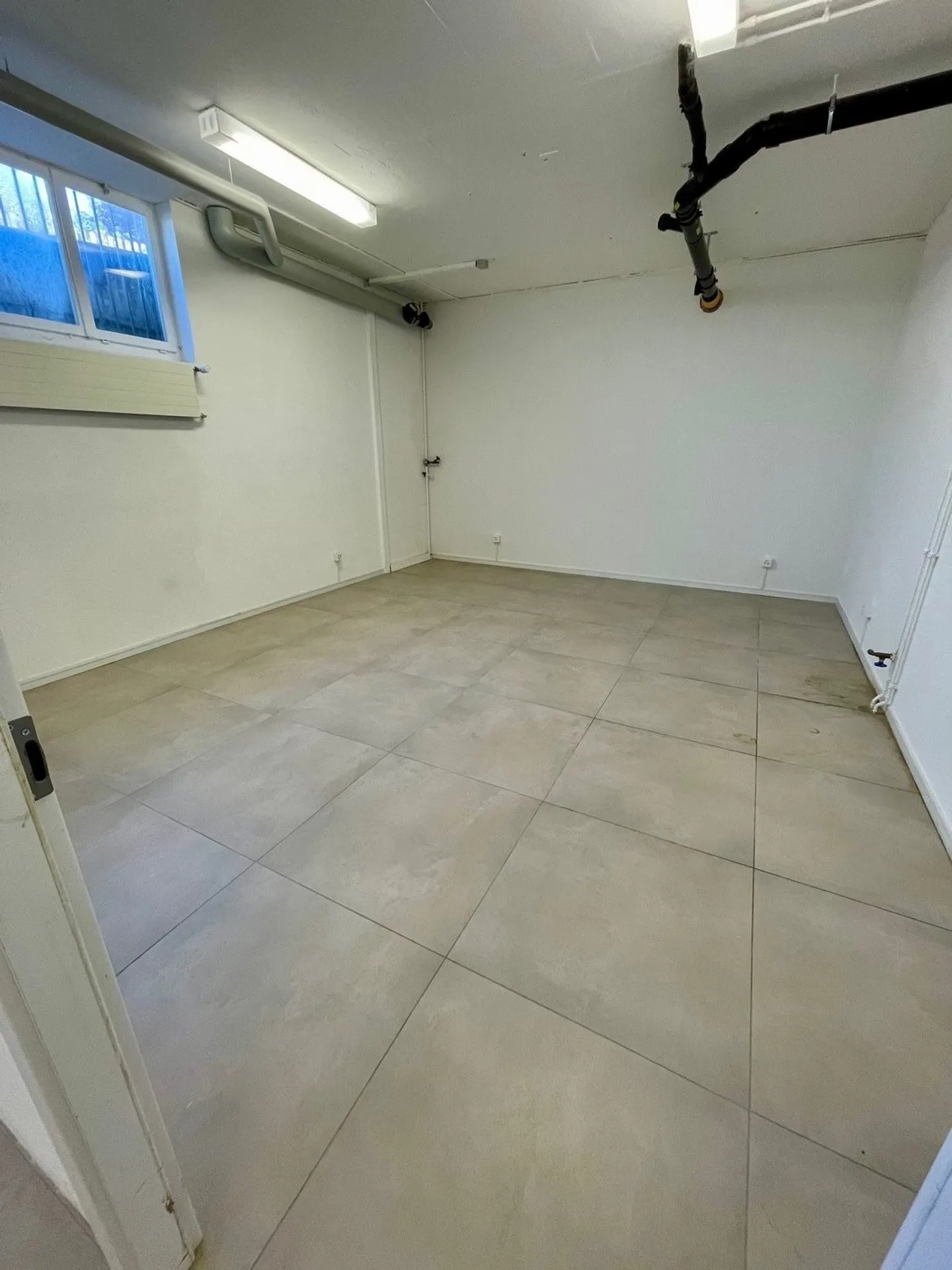 Spazio commerciale attraente con infrastruttura di alto livello a Schöftland - Foto 12 di 16