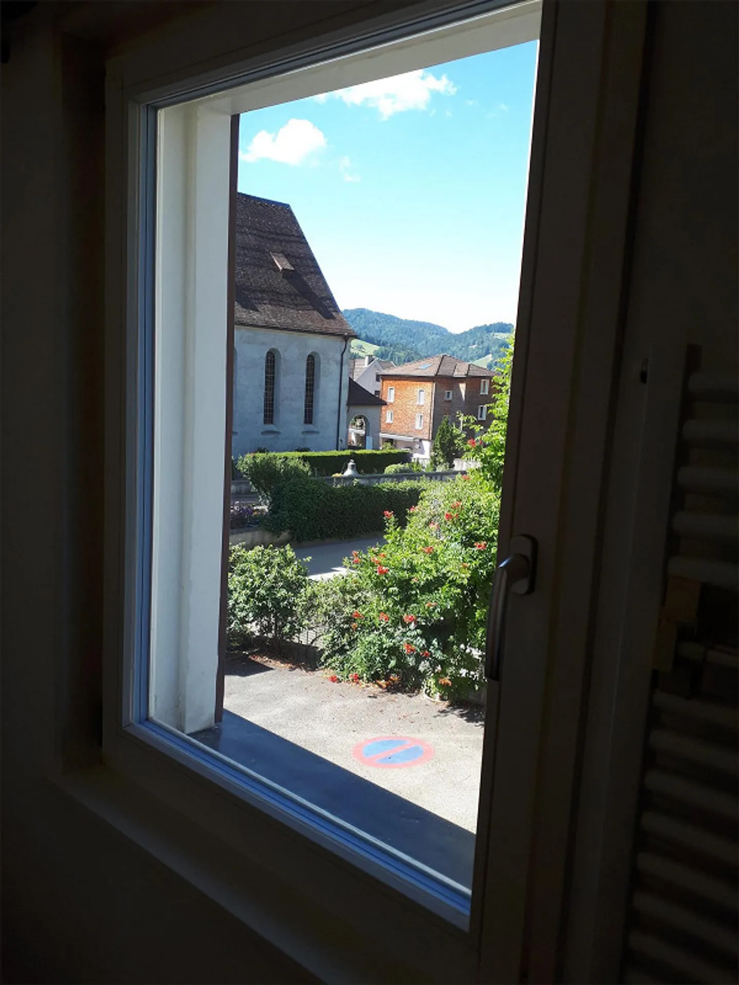Beautiful and bright 3.5-room apartment in the village - Photo 11 of 17