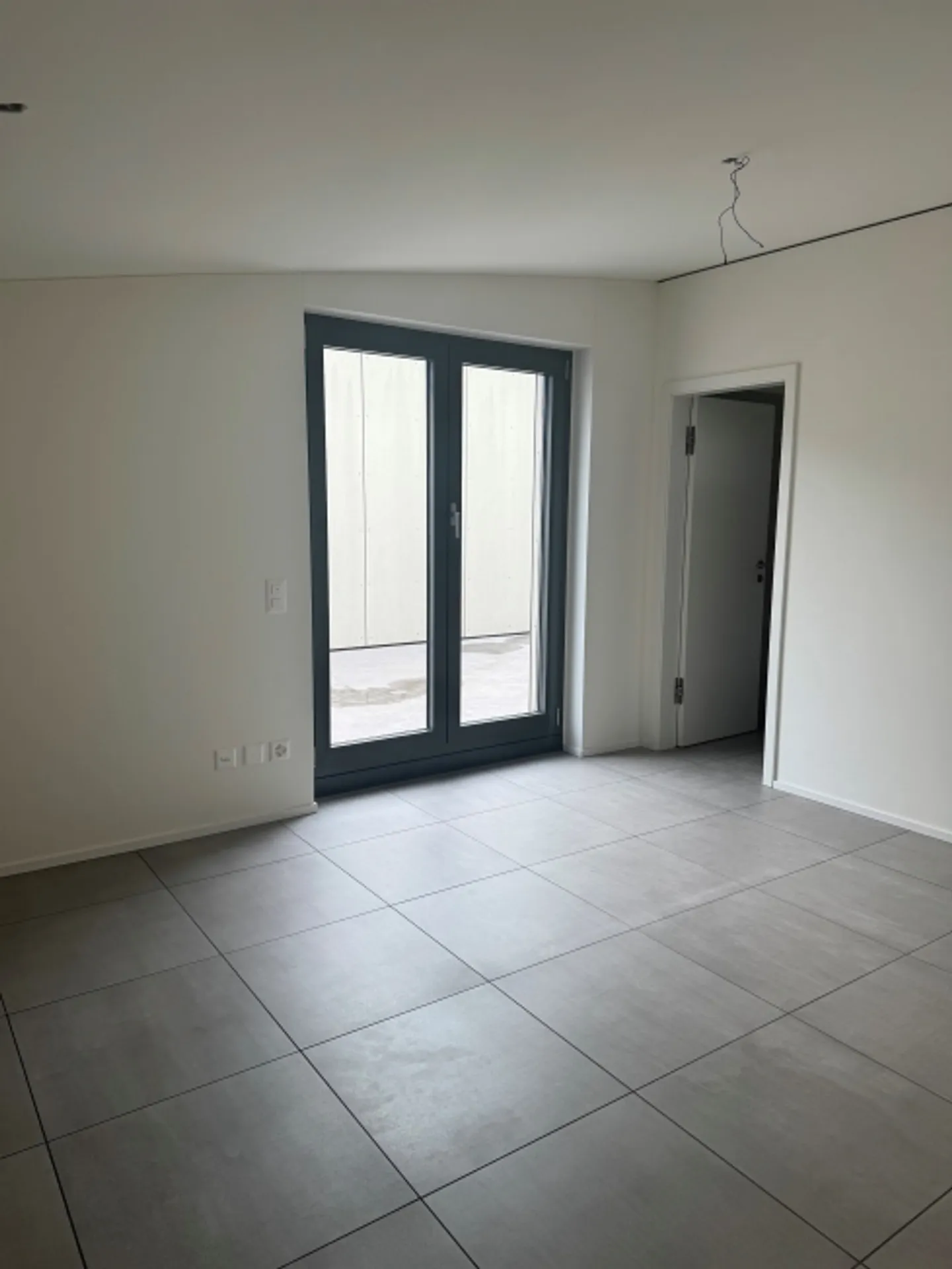 Moderne appartement duplex de 3,5 pièces avec vue sur les châteaux - Photo 5 sur 7