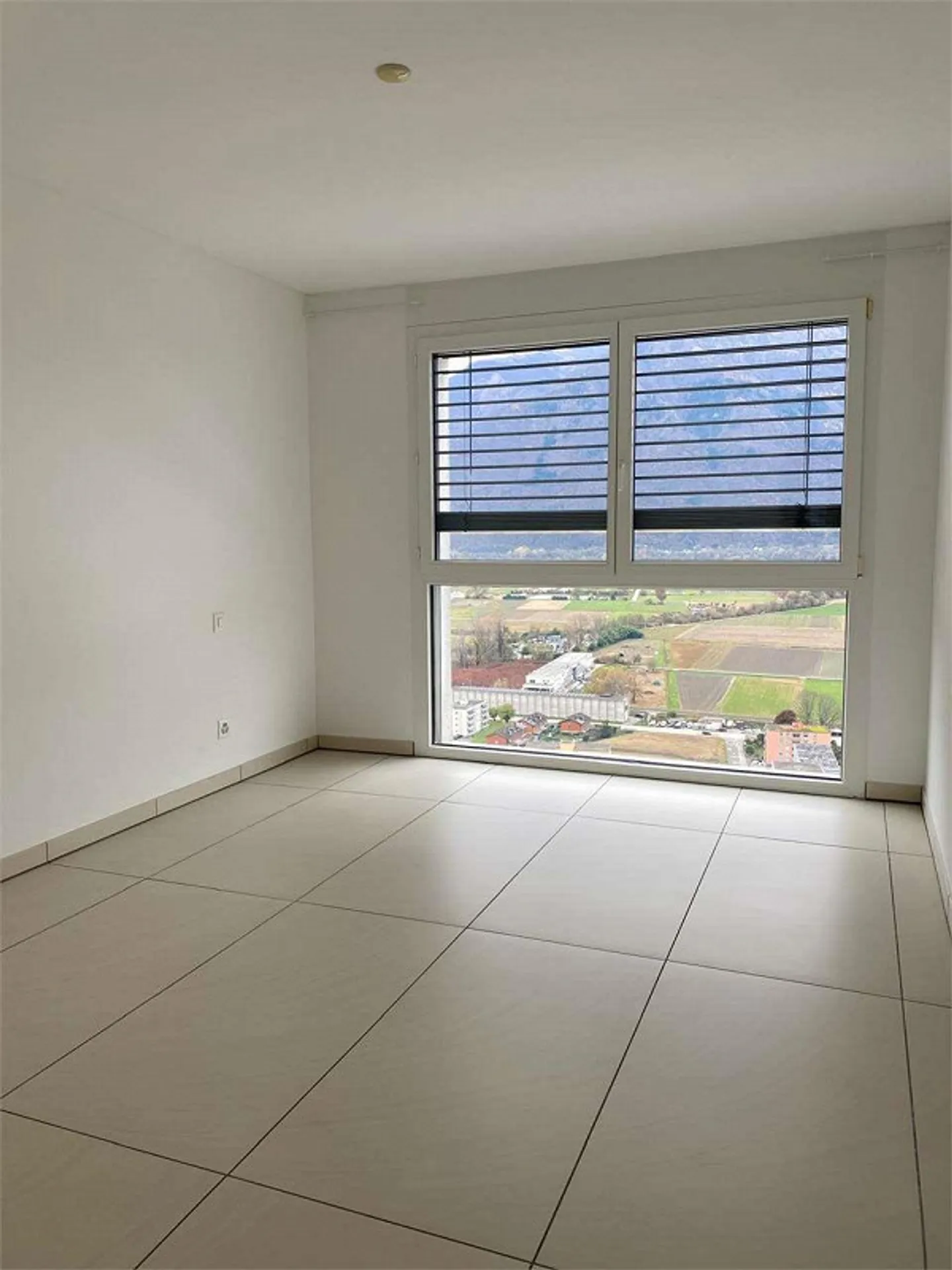 Gordola en position collinaire, moderne et lumineux 4,5 pièces avec vue - Photo 6 sur 13