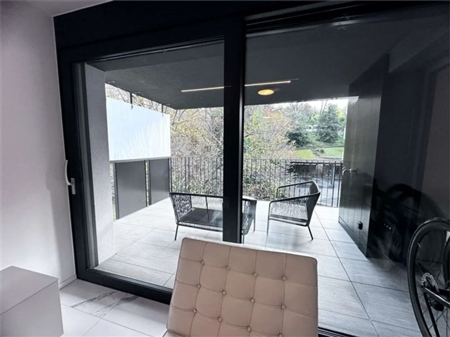 Nouvel appartement moderne de 2,5 pièces avec terrasse - Photo 5 sur 20
