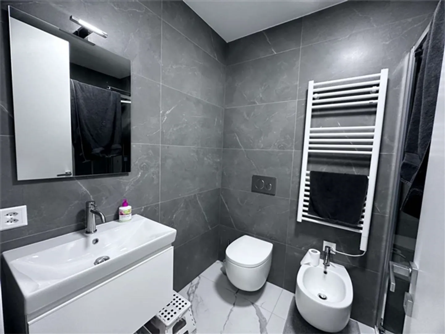 Nouvel appartement moderne de 2,5 pièces avec terrasse - Photo 12 sur 20