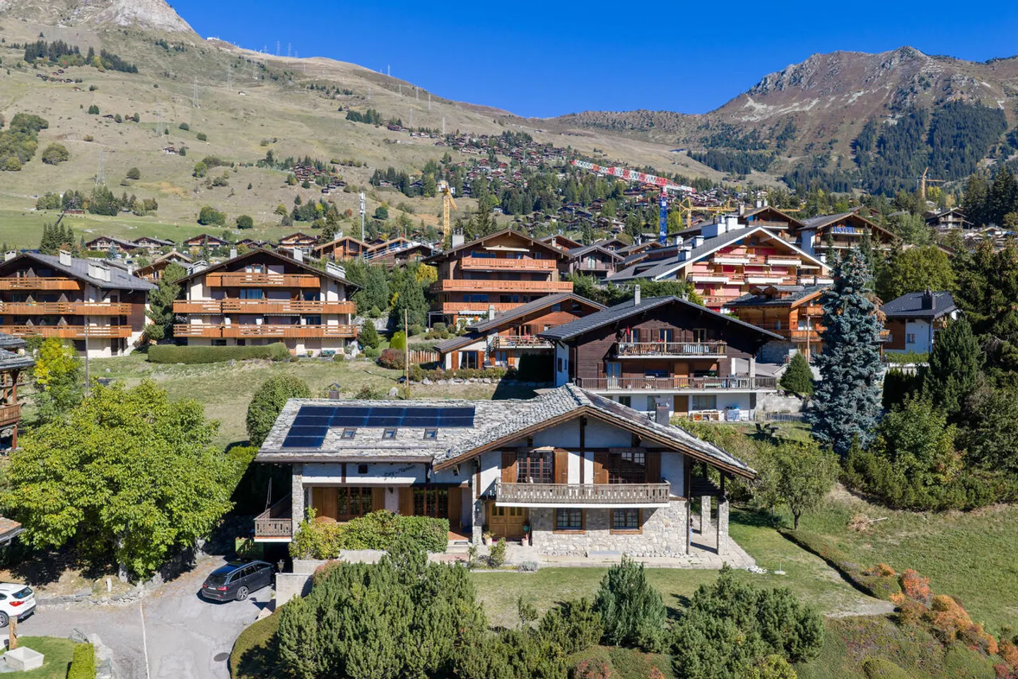 Chalet with Stunning Views - Photo 2 of 6