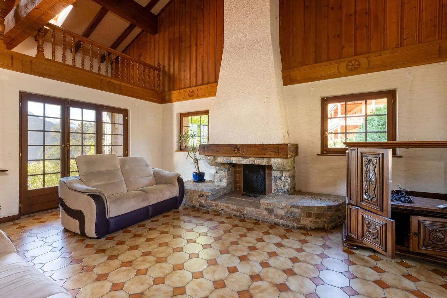 Chalet with Stunning Views - Photo 5 of 6