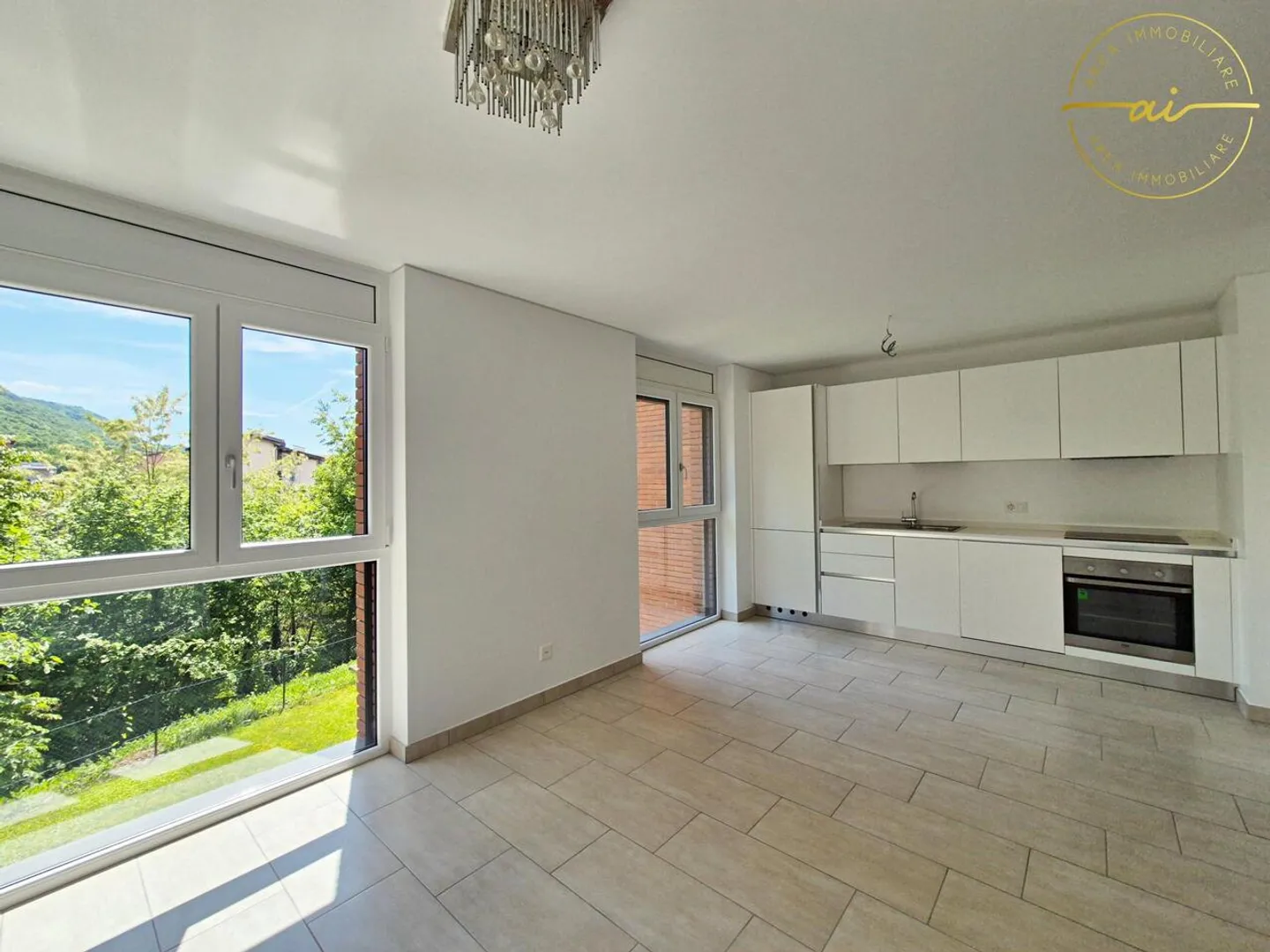 APPARTAMENTO DI 2.5 LOCALI IN MEZZO AL VERDE A CADRO - Foto 1 di 12